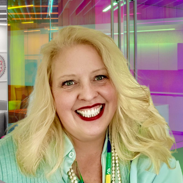 (2025) Lisa Headshot